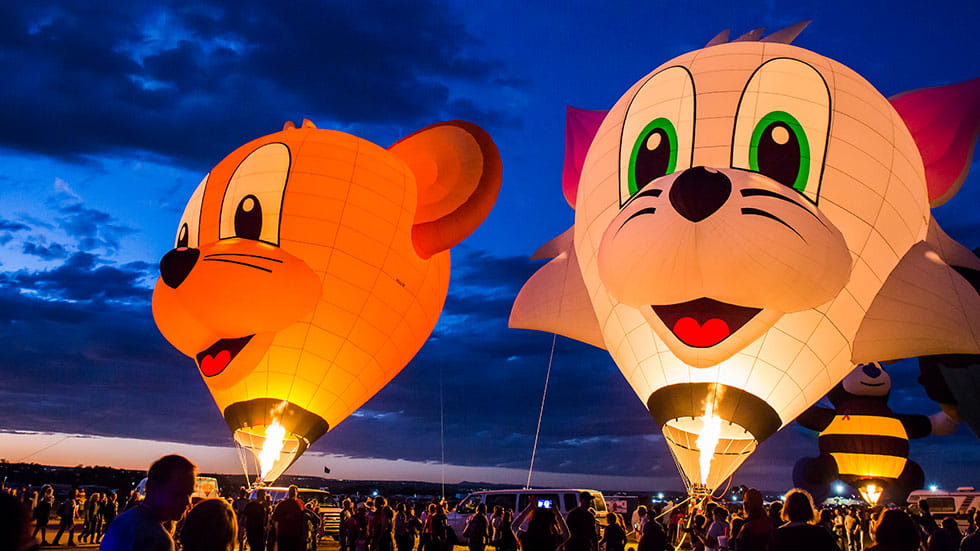 Cat and dog hot air balloon. Credit City of Albuquerque balloons