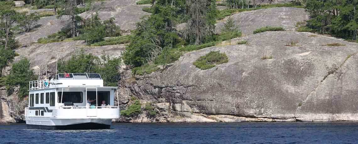 Houseboat on Rainy Lake Voyageurs National Park_Jim Umhoffer