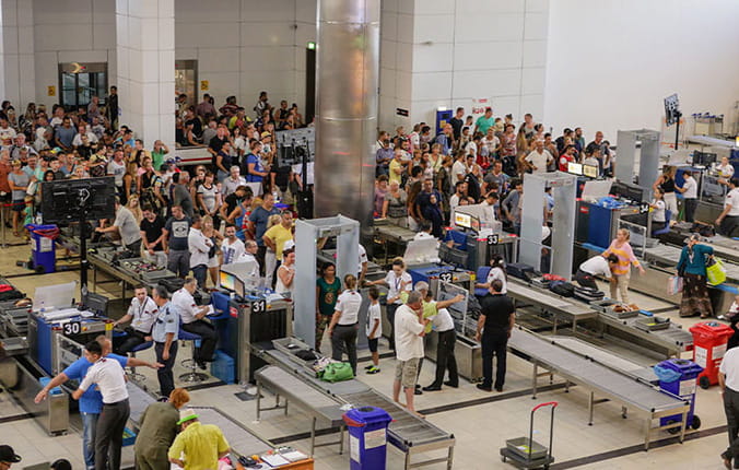 Lengthy lines at airport security checkpoint
