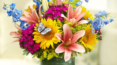 Bouquet of colorful flowers sittting on a table