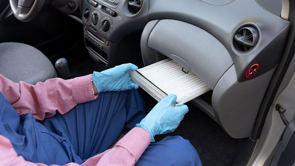 Installing a clean car cabin air filter 