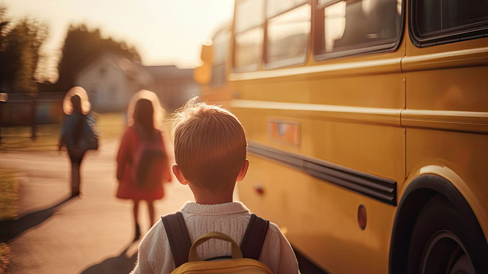 kids getting off school bus