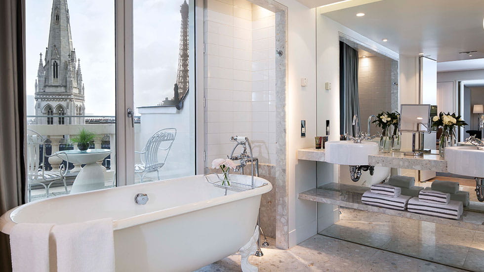 Suite Eiffel bathroom. Photo courtesy of Hotelde Sers Suite Eiffel