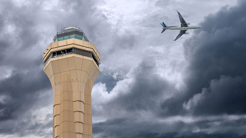 PHOTO 5 Thunderstorms over airports create challenges for airlines