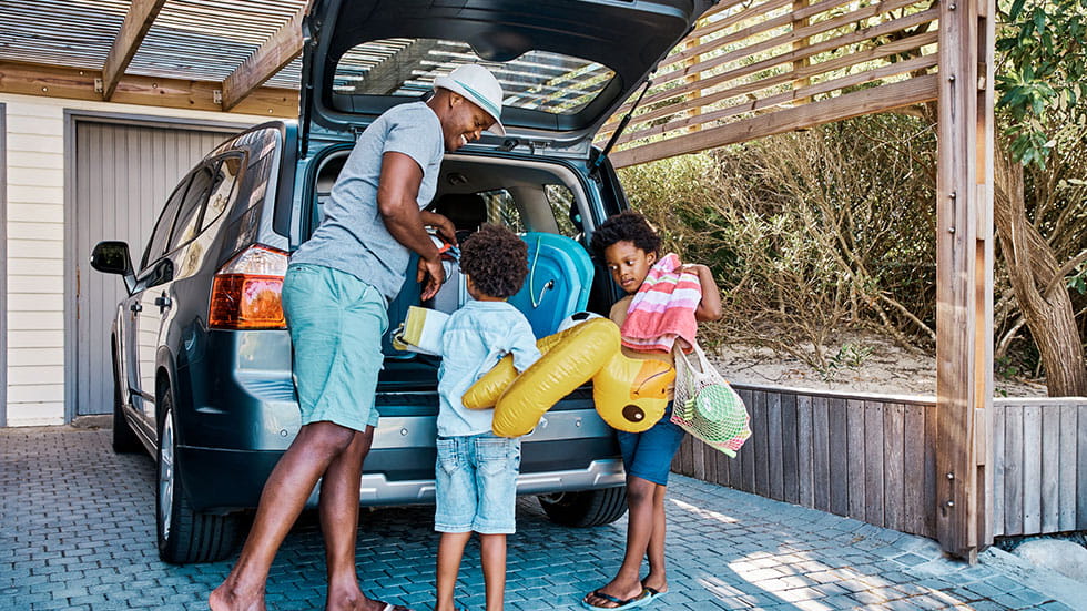 Family packing the car