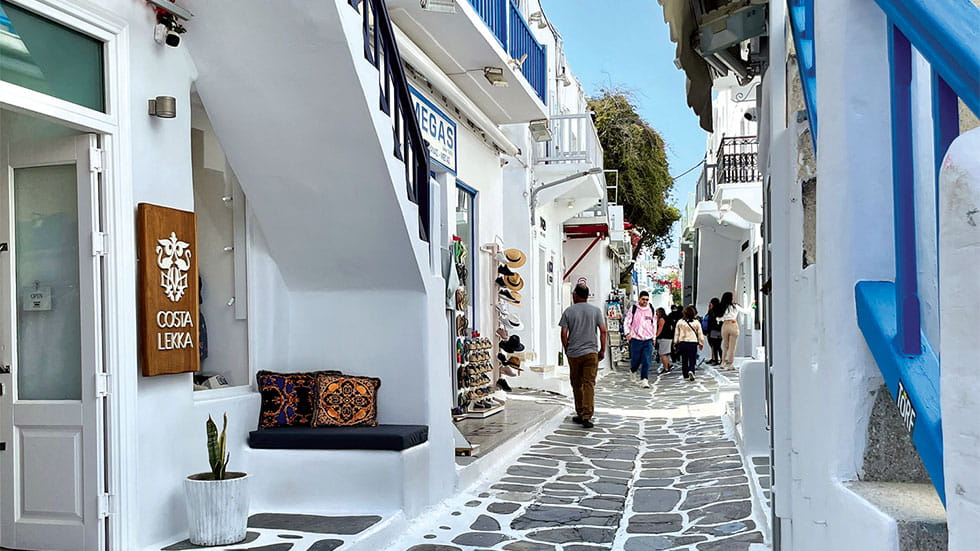the cobblestone streets of Mykonos Town