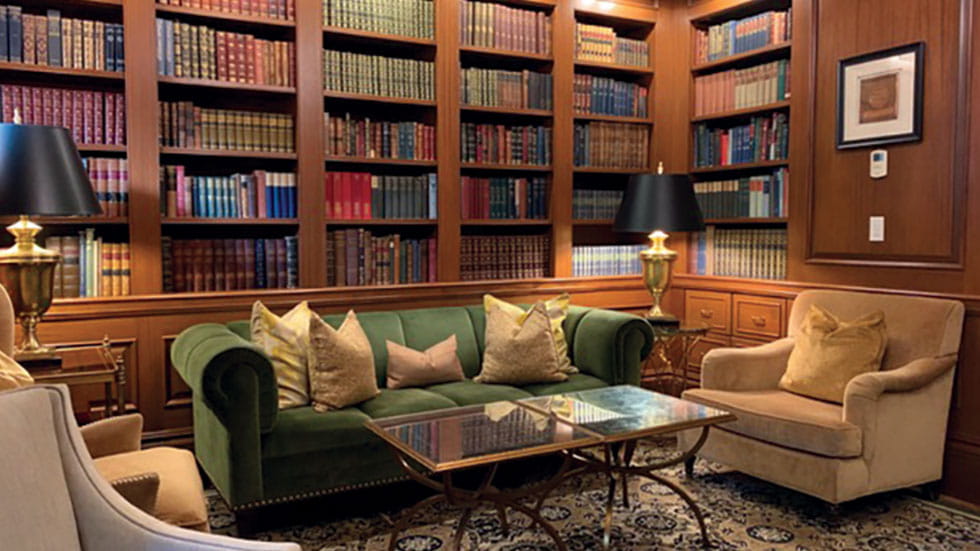 The Jefferson Hotel in Washington, DC, has a historian on staff in the hotel library on Saturday mornings to answer questions and give tour advice